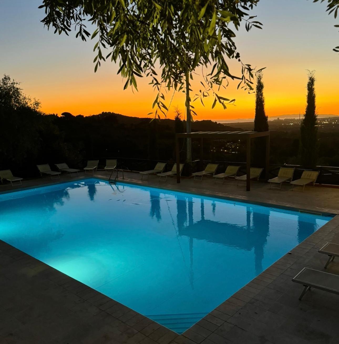Madonna Del Poggio Cav Aparthotel Scarlino Buitenkant foto