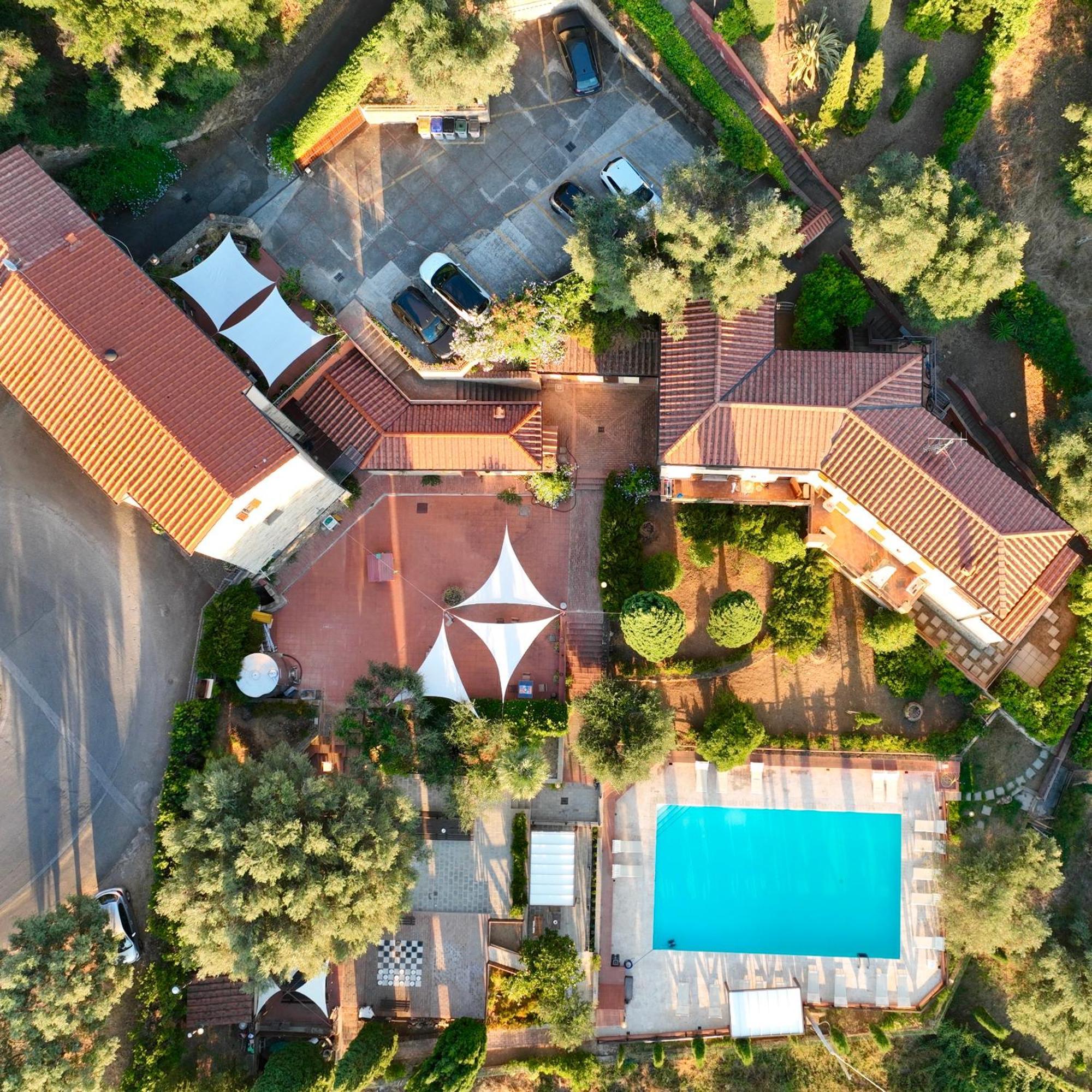 Madonna Del Poggio Cav Aparthotel Scarlino Buitenkant foto