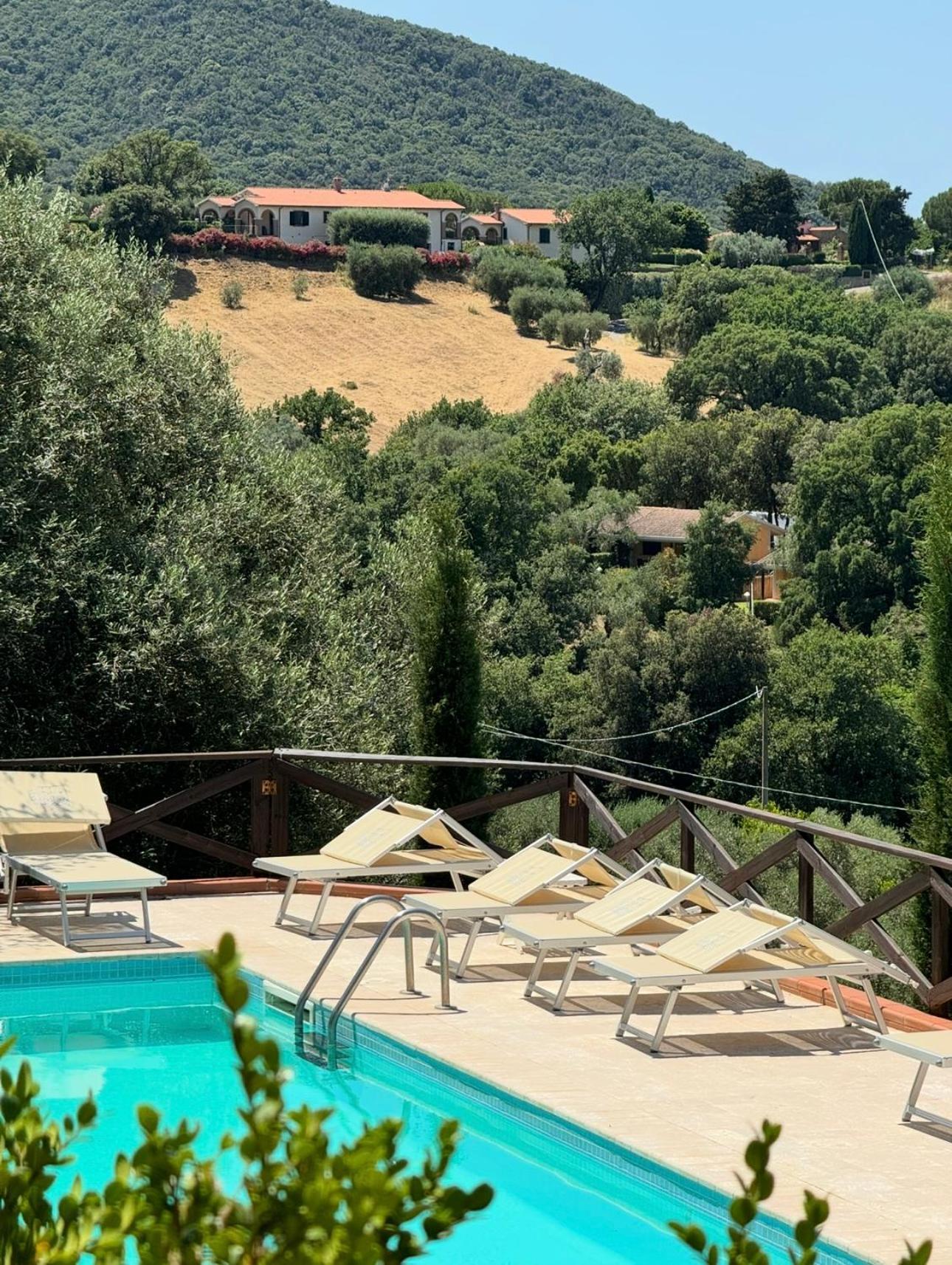 Madonna Del Poggio Cav Aparthotel Scarlino Buitenkant foto