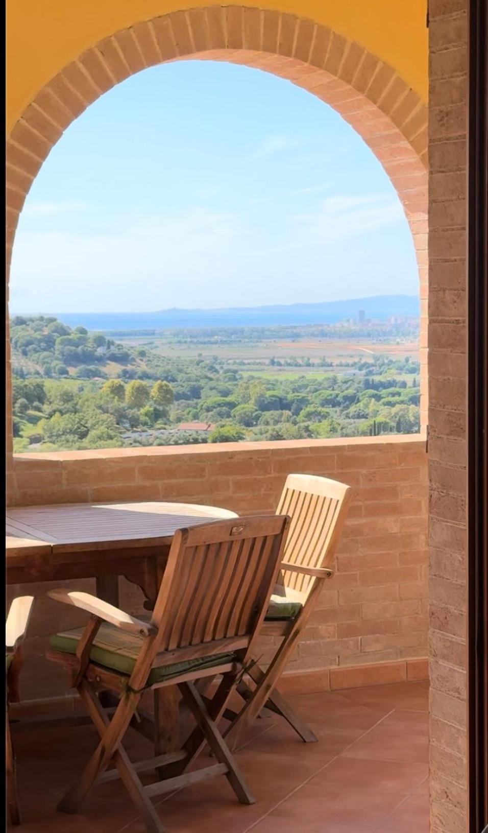 Madonna Del Poggio Cav Aparthotel Scarlino Buitenkant foto